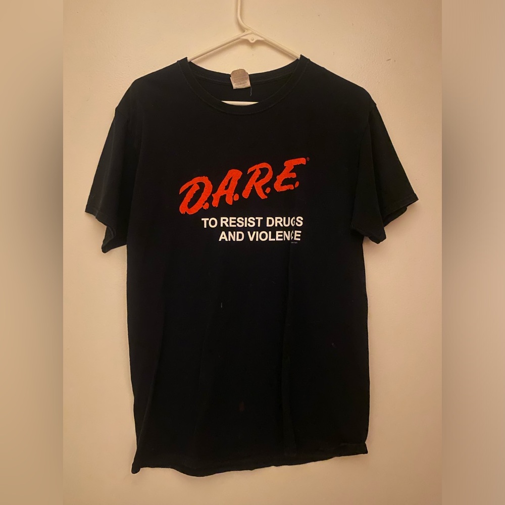 Medium D.a.r.e shirt